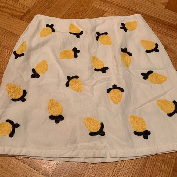 Red Carter Lemon Embroidered Mini Skirt Size M - Picture 2 of 7
